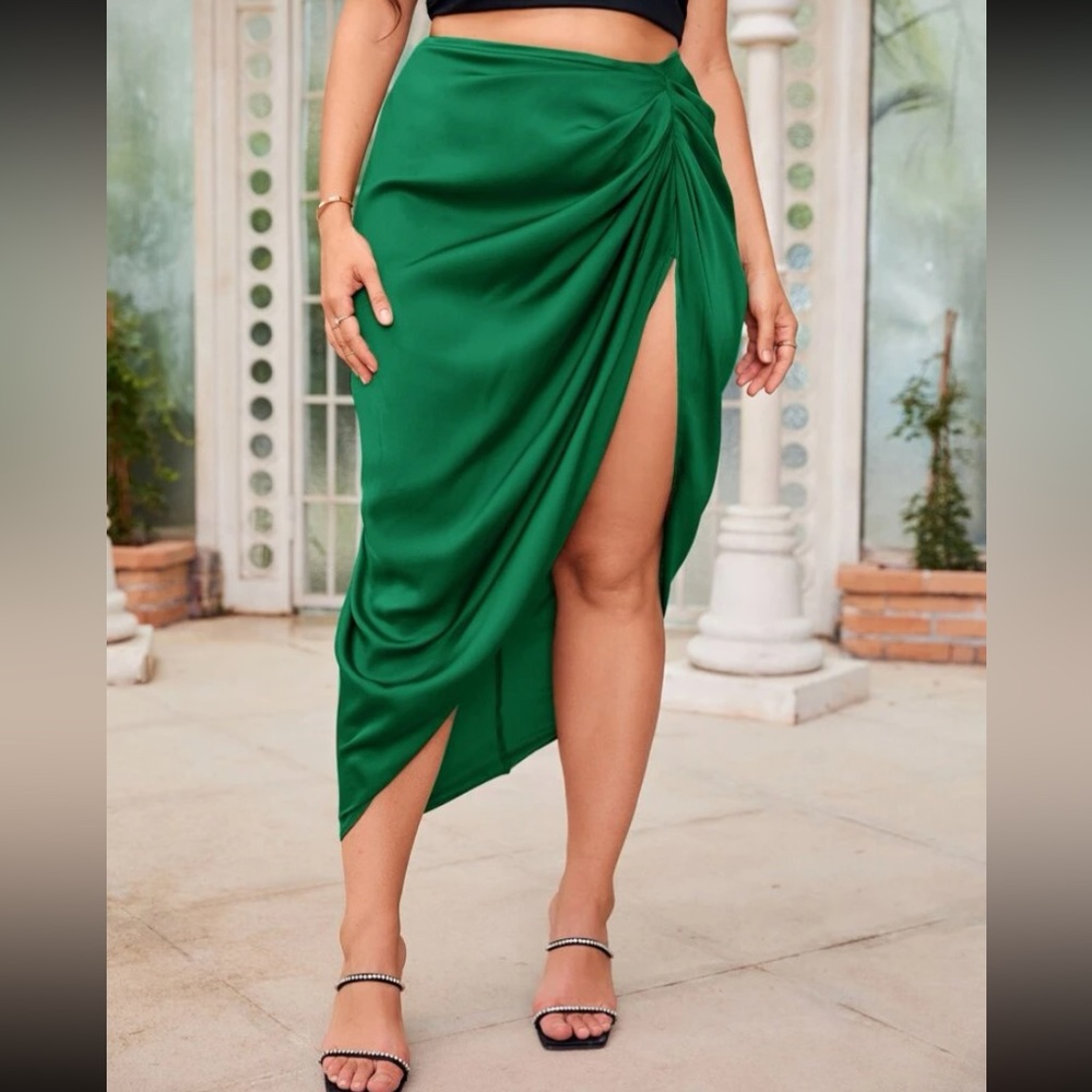 🛍️ SHEIN Bae Plus Thigh Split Skirt